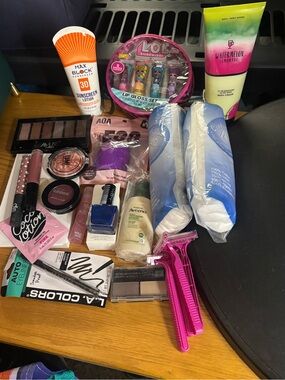 Beauty & Body Care Bundle with Lip Gloss Set and Sunscreen